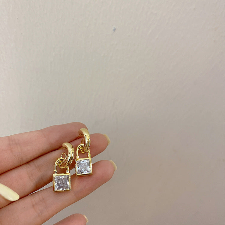 A Niche Design With A Sense Of Zircon Metal Lock Earrings