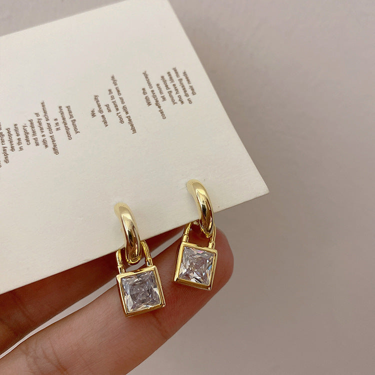 A Niche Design With A Sense Of Zircon Metal Lock Earrings